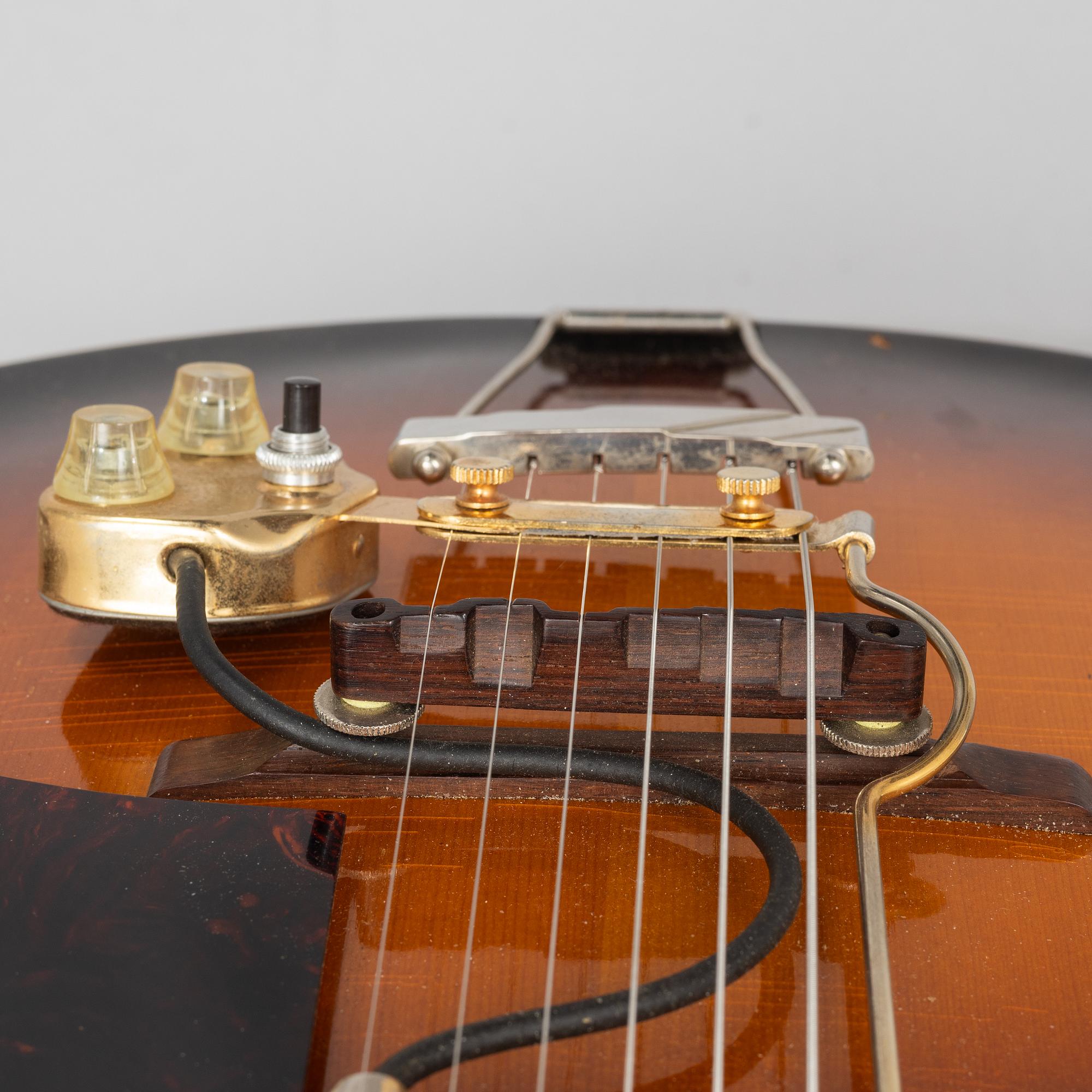 Gibson, "Wartime Special", halvakustisk gitarr, 1941, USA.