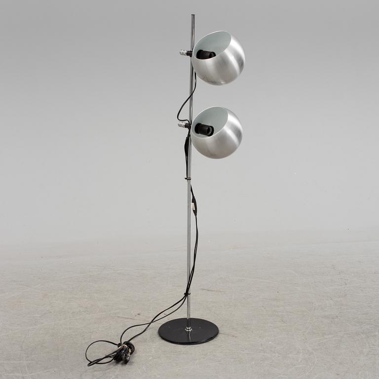 A metal floor lamp from the 1980s.