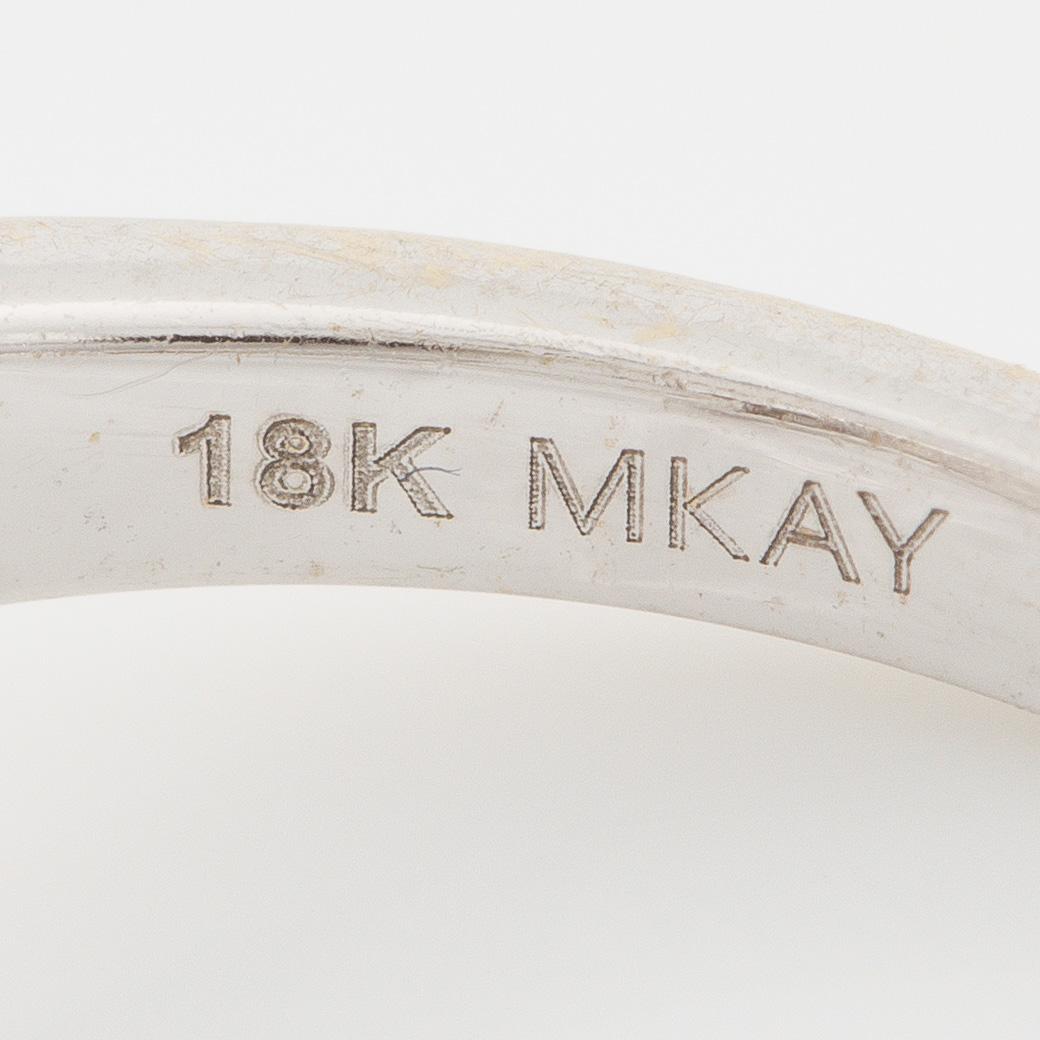 Ring, 18K vitguld i form av stjärna med briljantslipade diamanter.