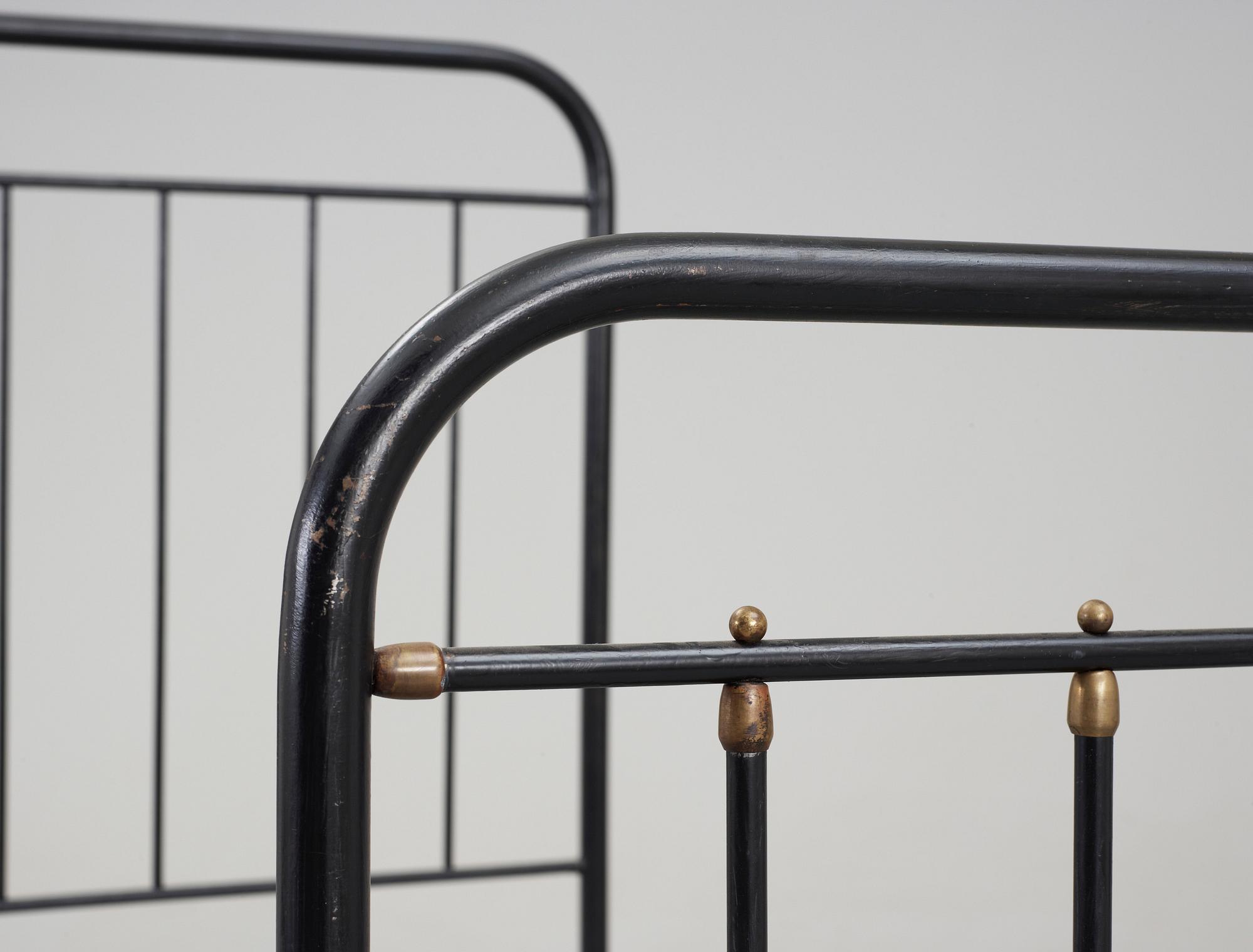 SÄNG, järn och mässing, 1900-talets början.