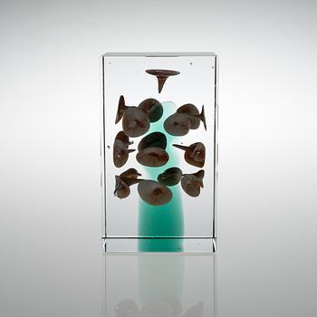 OIVA TOIKKA, A GLASS CUBE. Signed Oiva Toikka, Nuutajärvi 9/50.