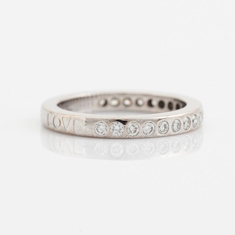 Ole Lynggaard, Charlotte Lynggaard, "Forever Love Ring", vitguld med briljantslipade diamanter.