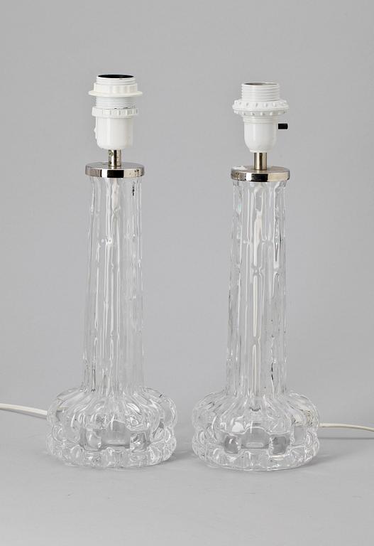 BORDSLAMPOR, ett par. Glas, Carl Fagerlund, Orrefors, 1900-talest andra hälft.
