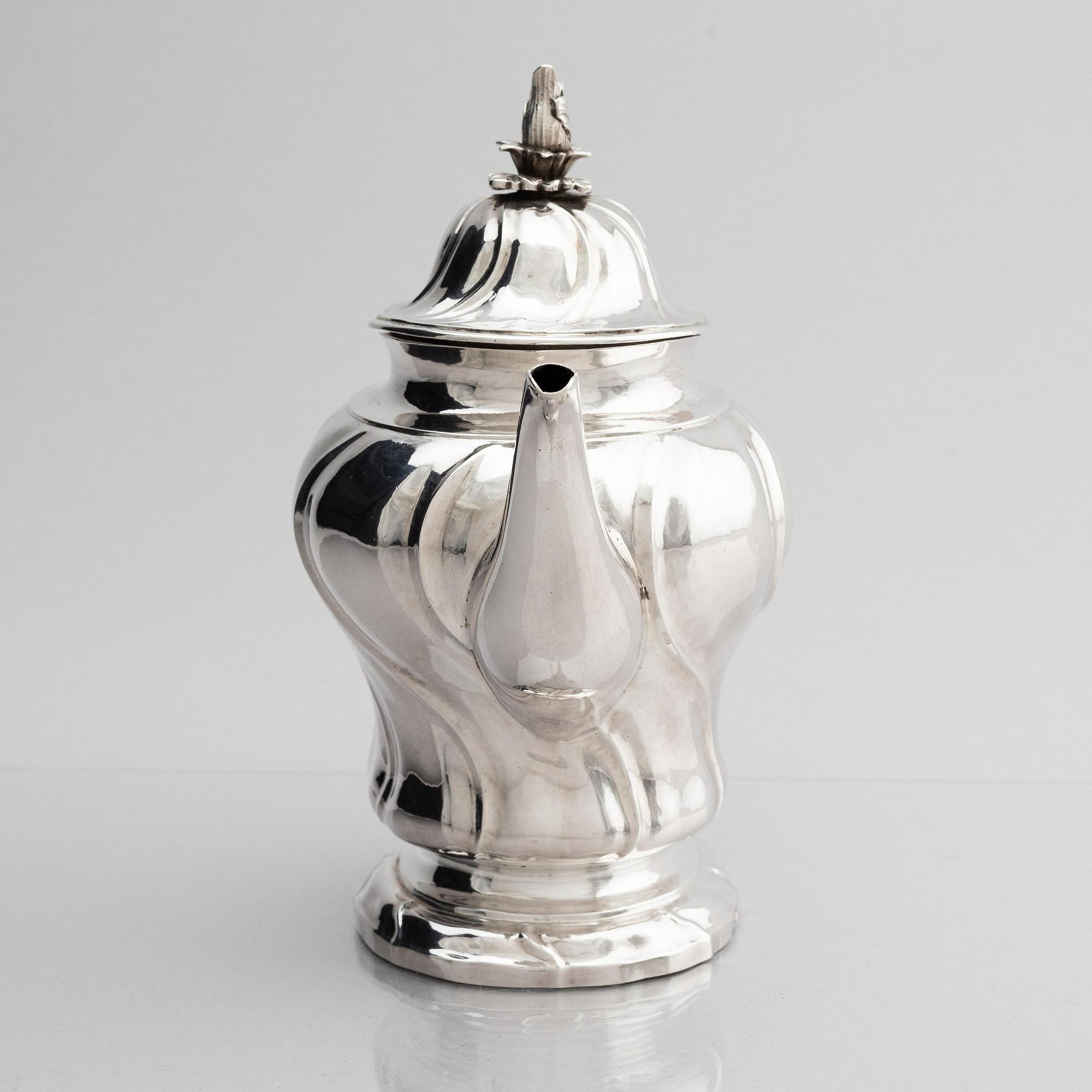 Kilian Kelson, tekanna, silver, Stockholm 1756. Rokoko.