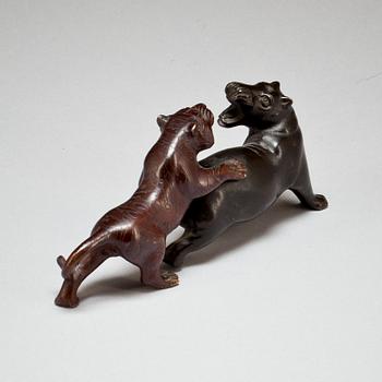 SKULPTUR, brons. Japan. Bär sign.