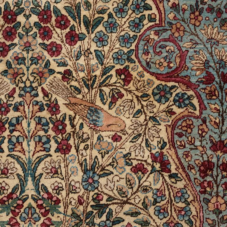 RUG. Semi-antique Kerman Figural. 225 x 141 cm.
