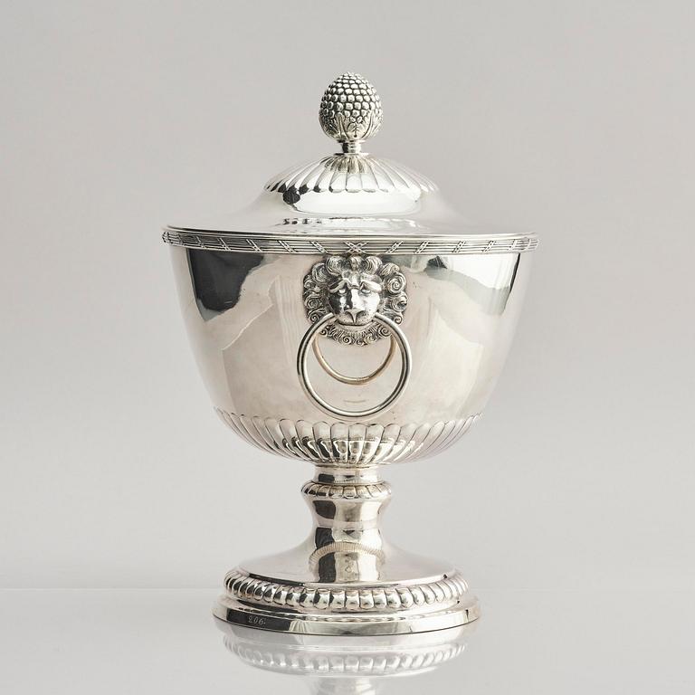 A Swedish 18th century silver tureen and cover, mark of Erik Holmberg, Lund 1796.