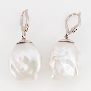 Cultured baroque pearl earrings.