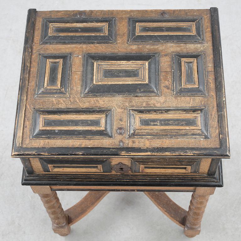 SKRIN på BENSTÄLLNING, barock, 1700-tal.