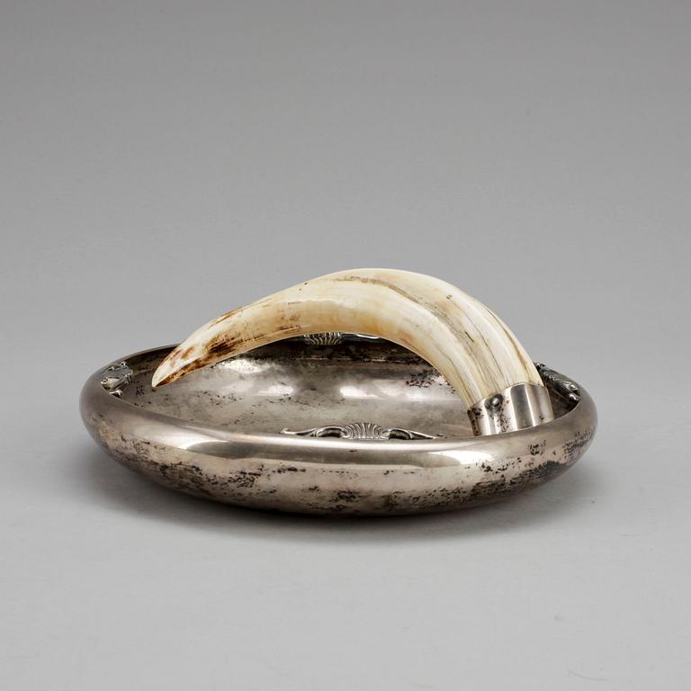 SKÅL, silver, C.G Hallberg, Stockholm 1933. Total vikt ca 800 gram.