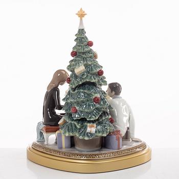 Marco Antonio Noguerón. figurine, "A romantic Christmas", Lladró, Spain.