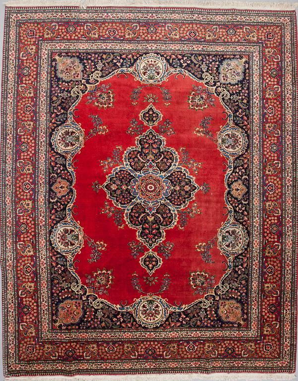 MATTA, old, Täbris, ca 376 X 297 cm.