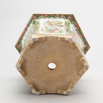 A Chinese 19th century Kanton porcelain urn.