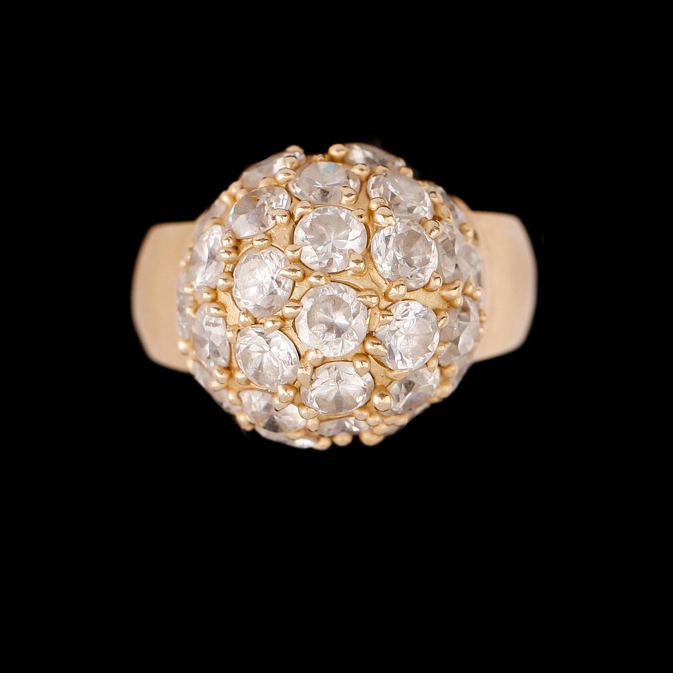 RING, 14 k guld, vita stenar. Vikt 5 g.