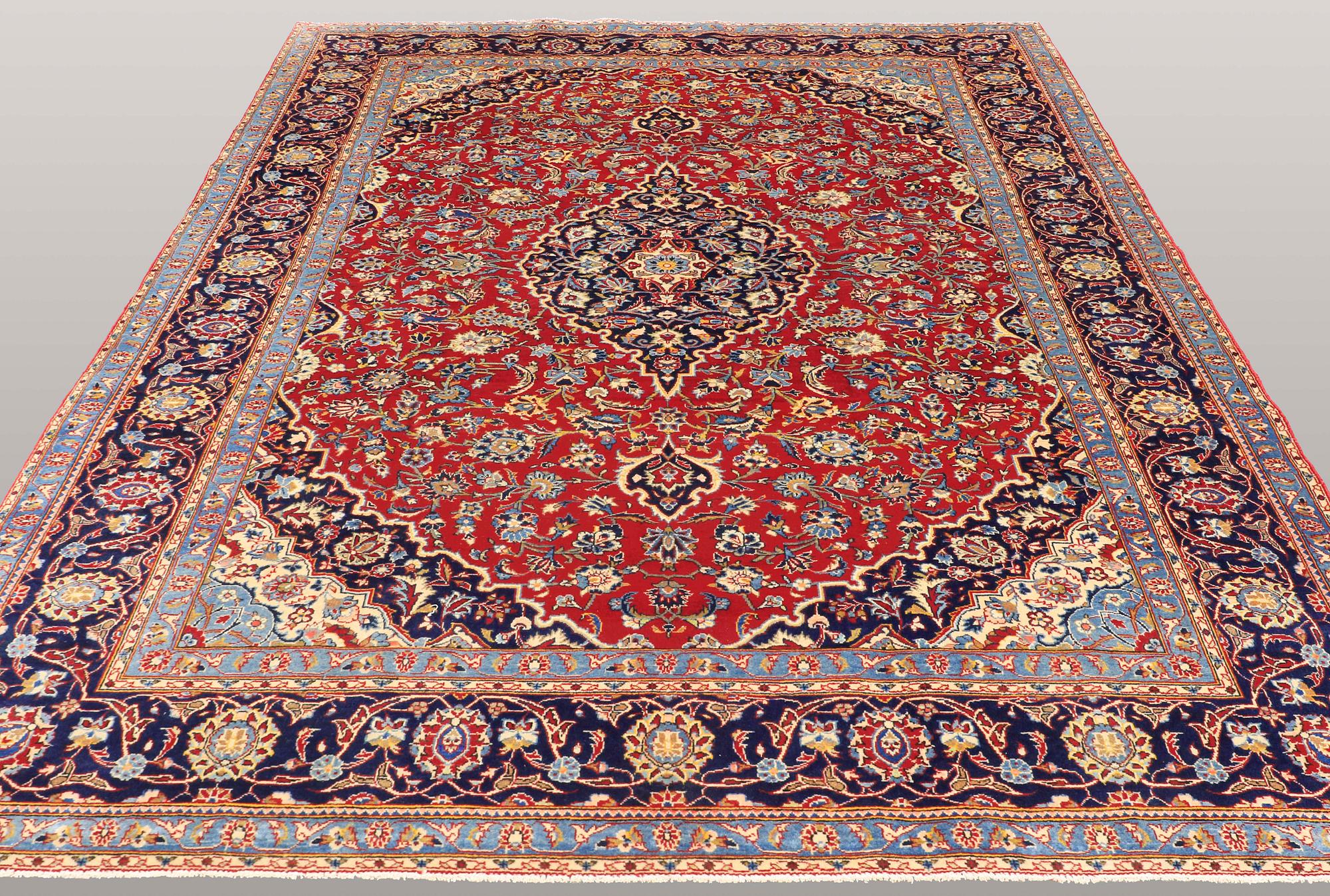 A CARPET, Kashan, ca 332 x 232 cm.