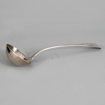 SOPPSLEV, silver, London 1808. Vikt ca 231 gram.