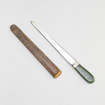 Brevkniv, silver med nefrithandtag, W.A. Bolin, Stockholm 1937.