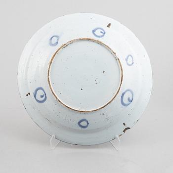 A large German faiance dish, 18th/19th century.