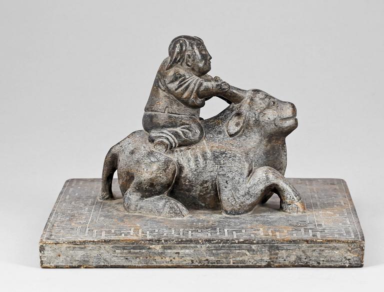 PRESS / TYNGD, sten, Kina, 1900-talets andra hälft.