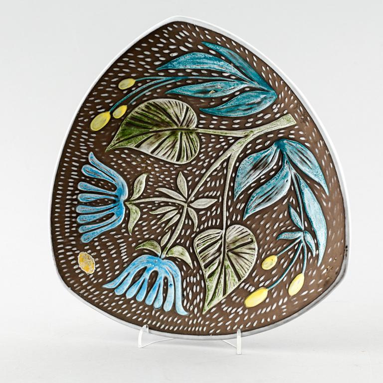 An earthenware dish by Mari Simmulsson for Upsala Ekeby, third quarter of the 20th century.