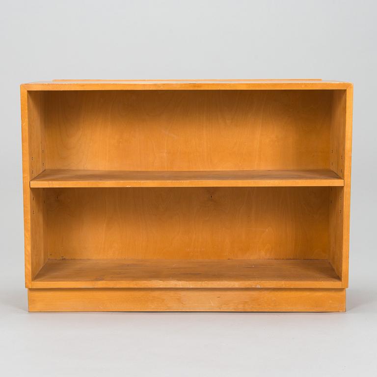 Aino Aalto, kirjahylly /kirjakaappi, malli 404, O.Y. Huonekalu- ja Rakennustyötehdas A.B, 1950-luvun alku.