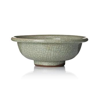 1003. A ge glazed bowl, Qing dynasty.