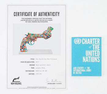 Carl-Fredrik Reuterswärd/ The Non-Violence Project Foundation, skulptur, bemålad resin, Ed 158/196.