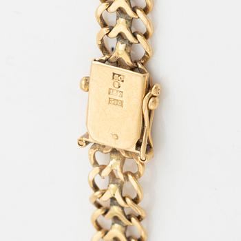 18K gold bracelet.