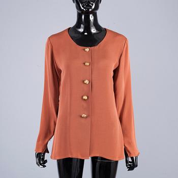 BLUS, Yves Saint Laurent.