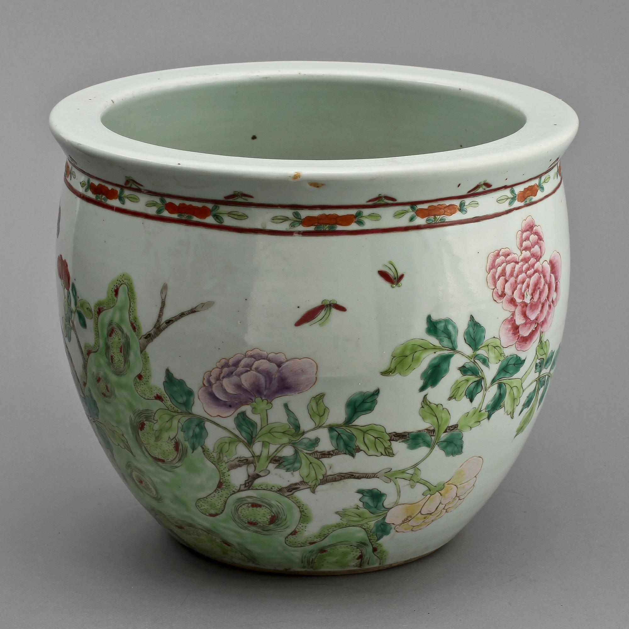 FISKBASSÄNG, porslin, Kina, 1900-talets första hälft.