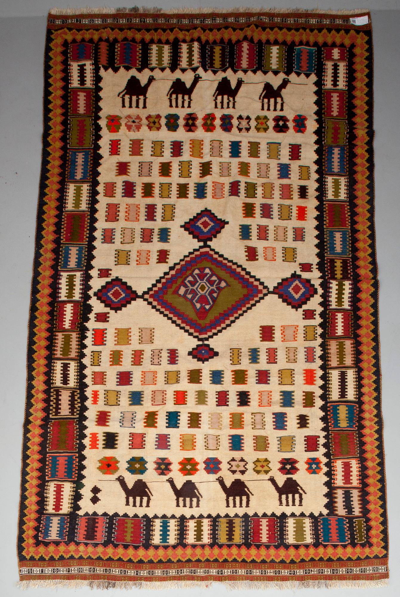 MATTO, Kelim. Noin 292x170 cm.