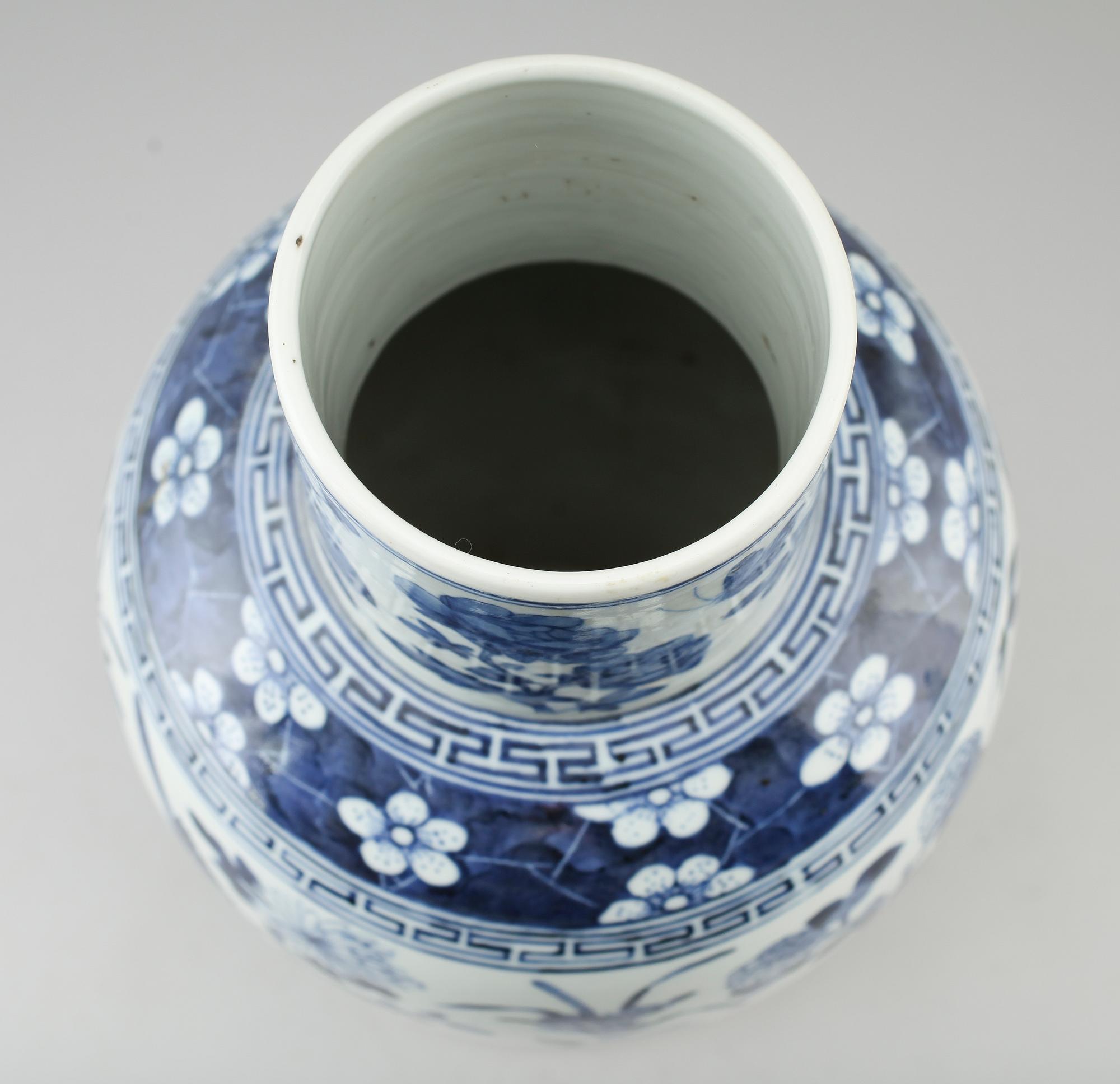 VAS, porslin, Kina, troligen 1800-tal.