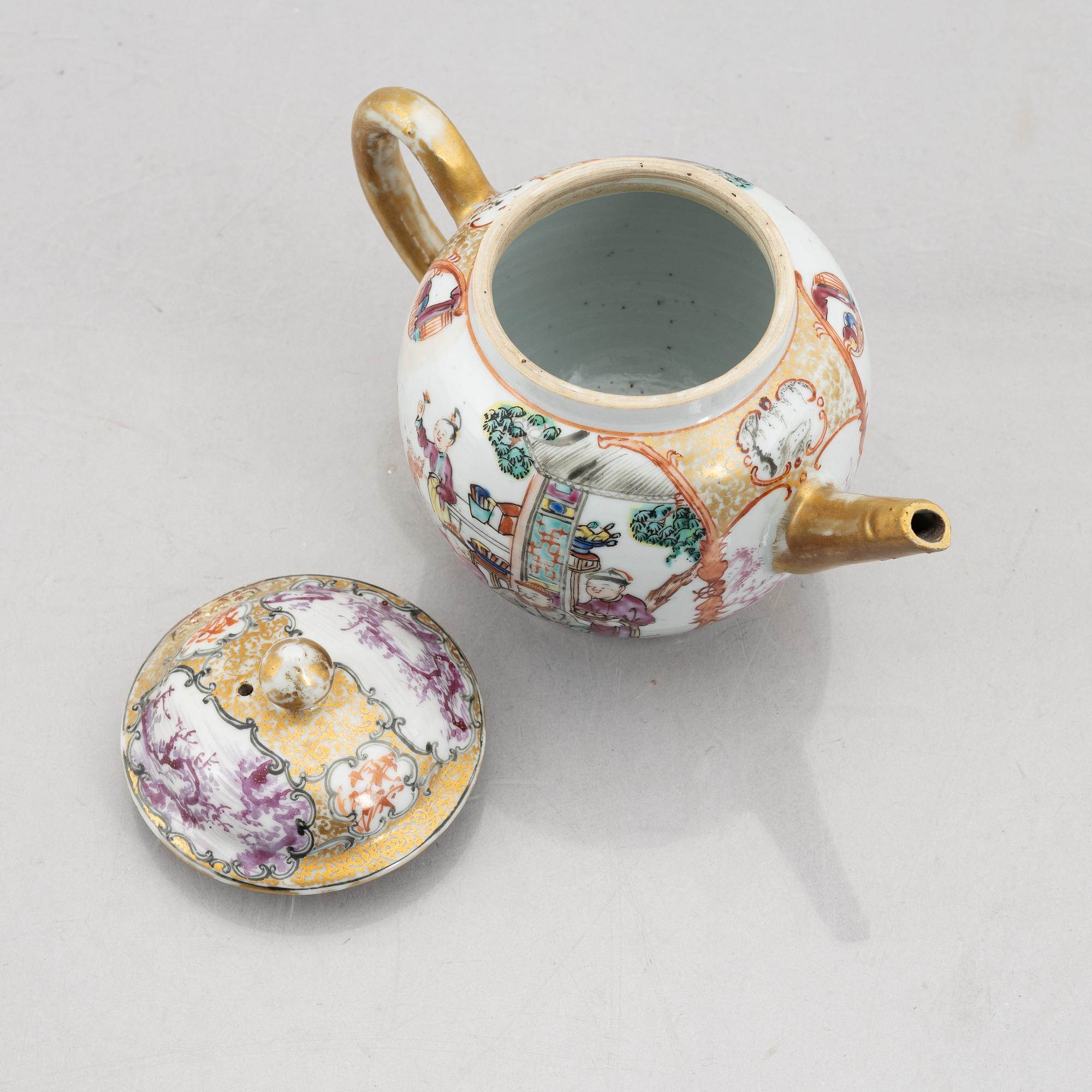 Tekanna med lock, kompaniporslin. Qingdynastin, Qianlong (1736-95).