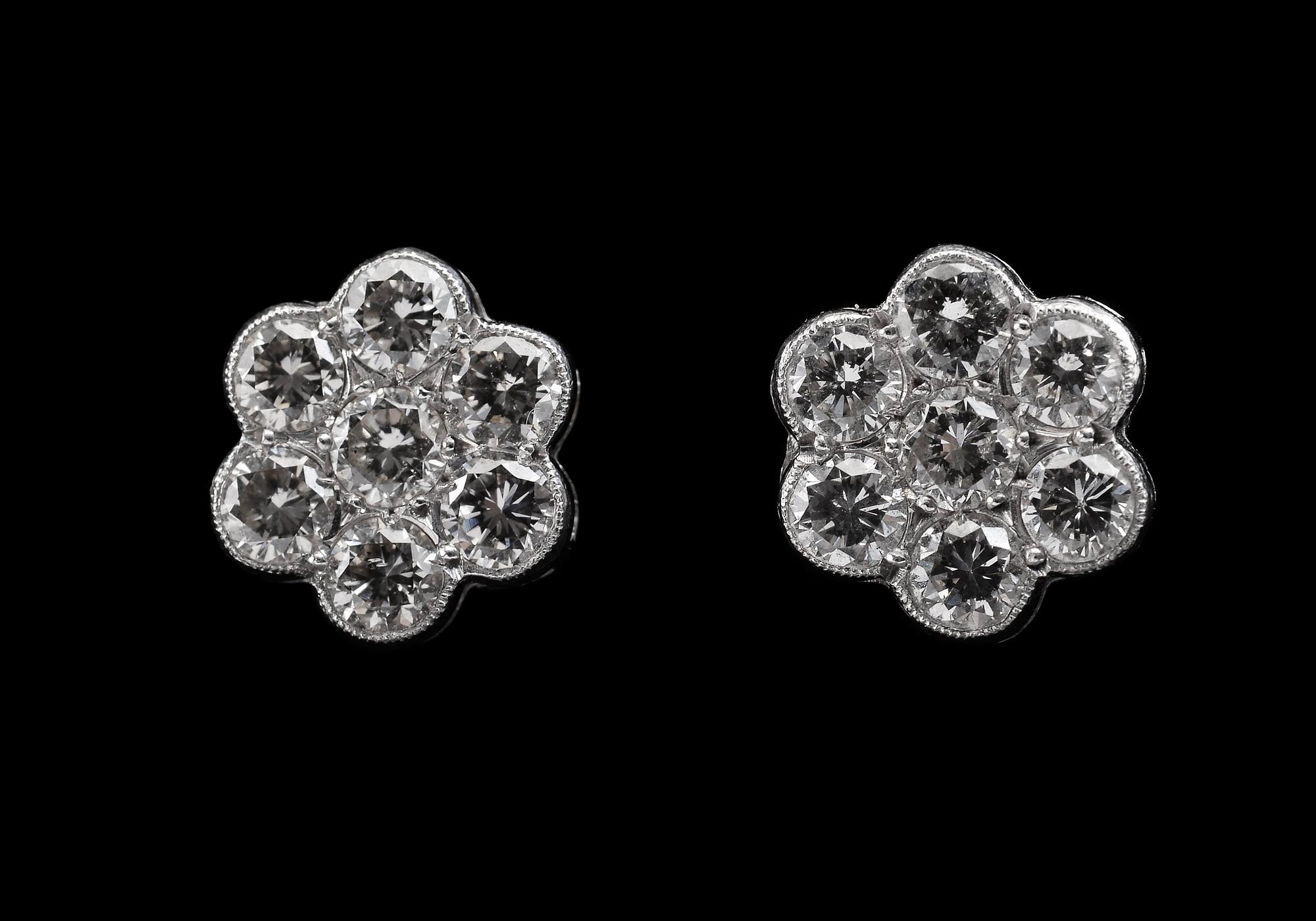 KORVAKORUT, briljanttihiottuja timantteja n. 2.10 ct. Paino 3,7 g.