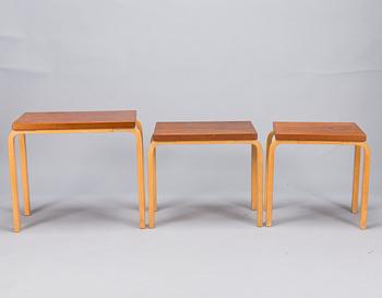 ALVAR AALTO, SARJAPÖYTÄ, 2 osaa,  88A ja 88B  ja SIVUPÖYTÄ, Artek, 1900-luvun puoliväli.