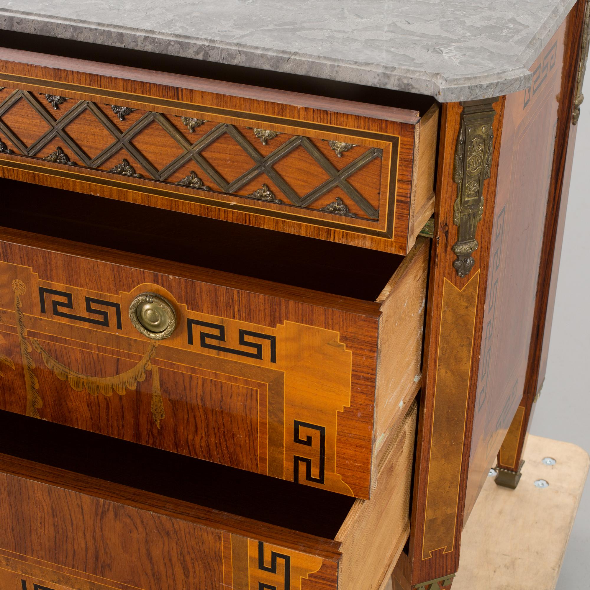 BYRÅ, gustaviansk stil, 1950/60-tal. Cites-intyg.