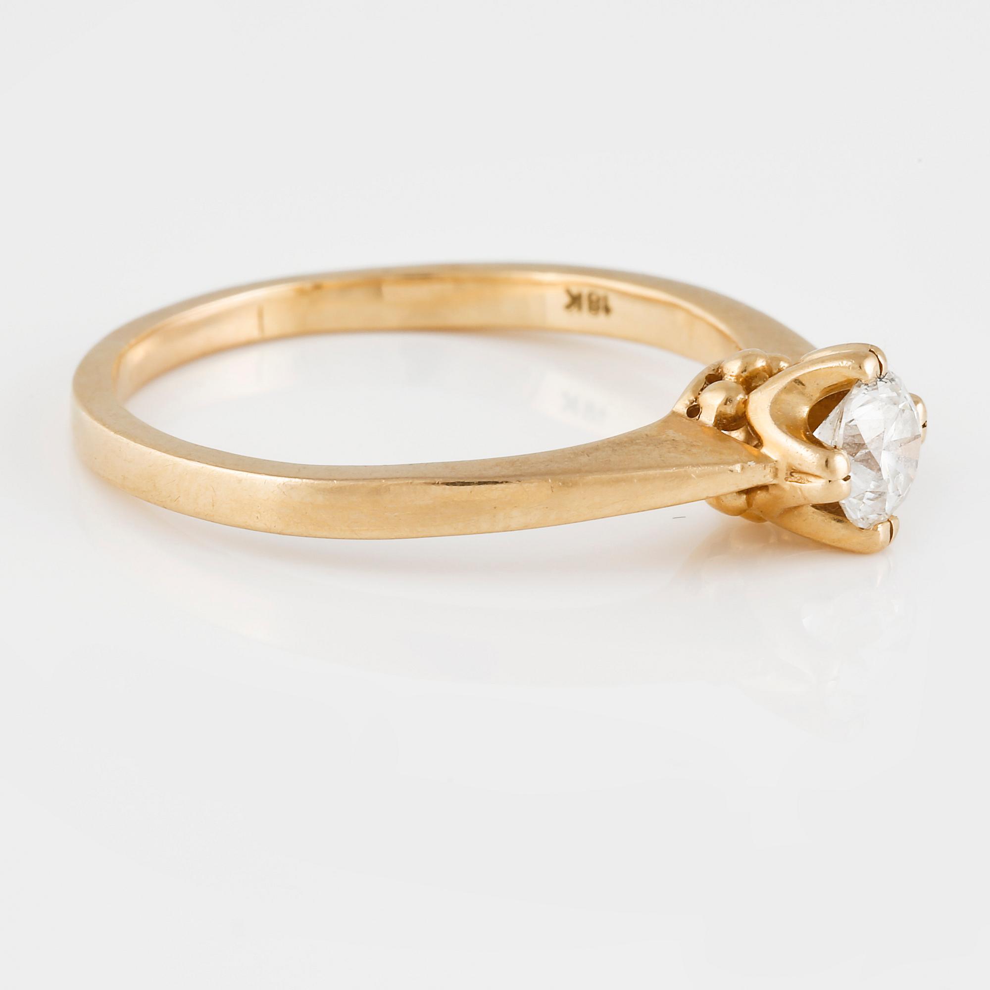 RING, 18K guld med briljantsliapd diamant ca 0.5 ct ct, Iduna, Varberg. Vikt 4,4 gram.