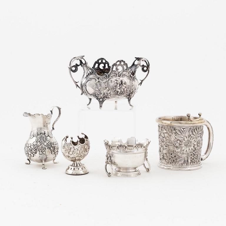 A group of sive neo-rococo silver pieces, England, including Josiah Williams, Chester, 1896.