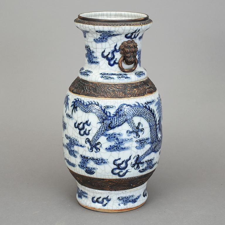 VAS, porslin, Kina, omkring år 1900.