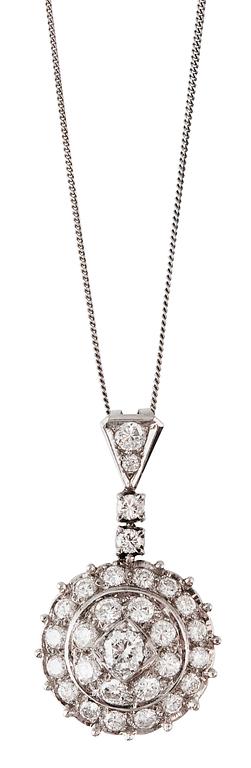 A DIAMOND PENDANT WITH CHAIN.