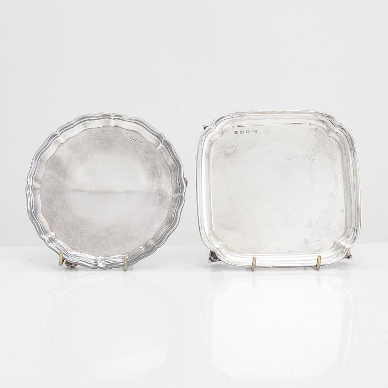 Visitkortsbrickor, 2 st, sterling silver, Viner's Ltd, Sheffield 1932 och 1940.