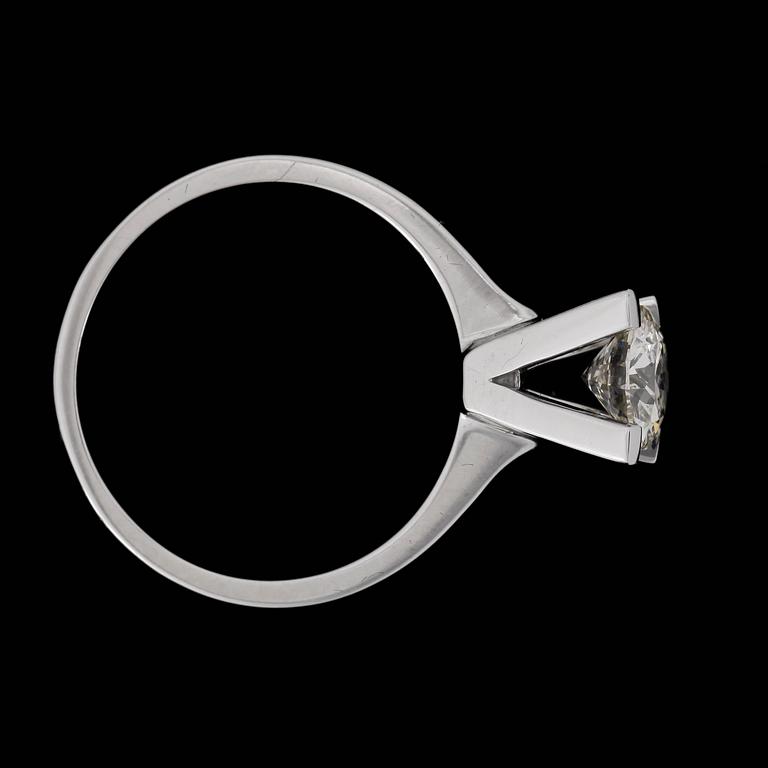 RING, 18k vitguld med briljantslipad diamant ca0,94ct. 2013.