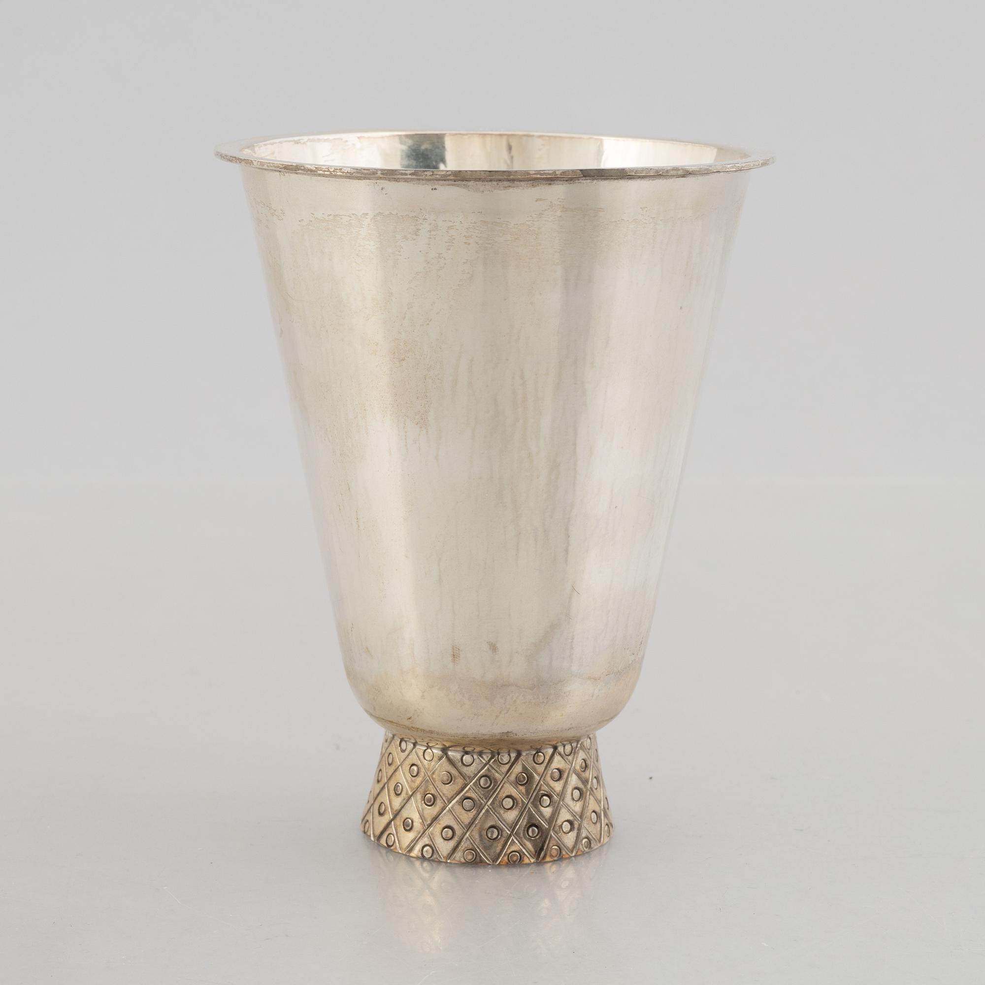 A Swedish silver beaker and a dish, marks of Tore Kullander, Borås 1952.