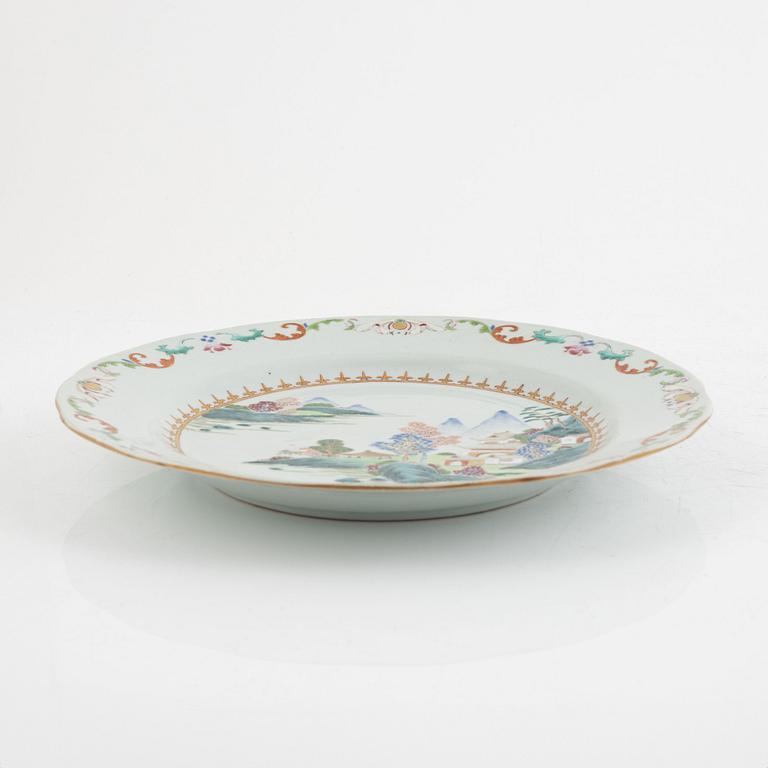 Three Famille Rose plates and two serving dishes, export porcelain, China, Yongcheng/Qianlong, 18th century.