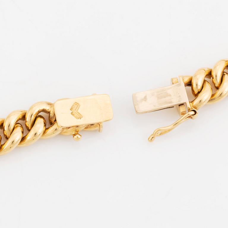 A brooch/necklace combination comprising two brooches and a necklace.