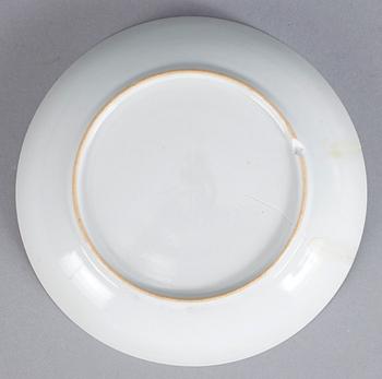 TALLRIKAR 2 st SAMT SKÅLFAT, porslin, Qianlong, Kina 1700-tal.