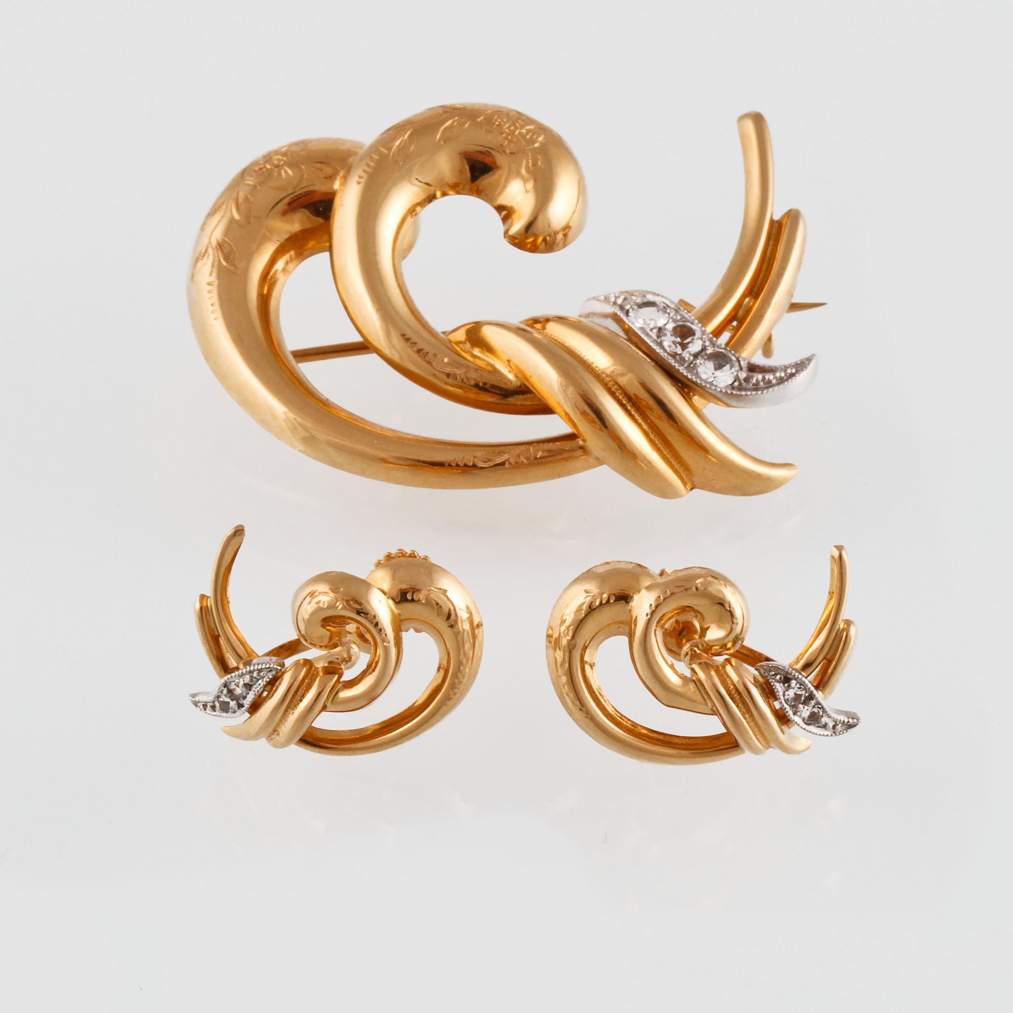 BROSCH SAMT ÖRHÄNGEN, 18K guld med briljantslipade vita safirer, Gustav Dahlgren & Co, Malmö, 1953. Vikt 8,5 gram.