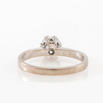 Ring solitär 18K vitguld med en rund briljantslipad diamant.