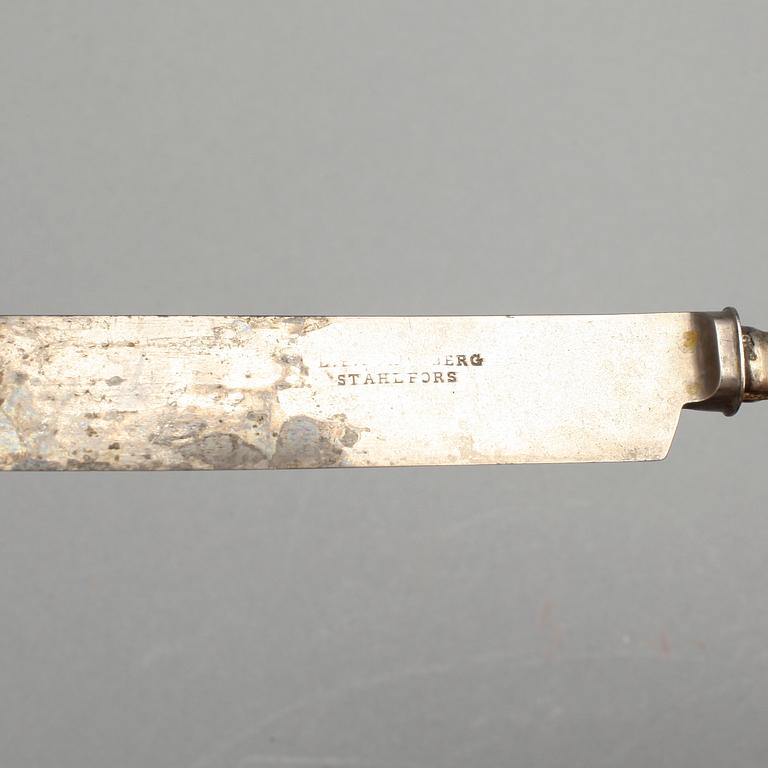 BESTICK, 3 delar, "Engelsk Snäck", och KAFFESKEDAR, 12 st, silver. Vikt 146 + 124 g.