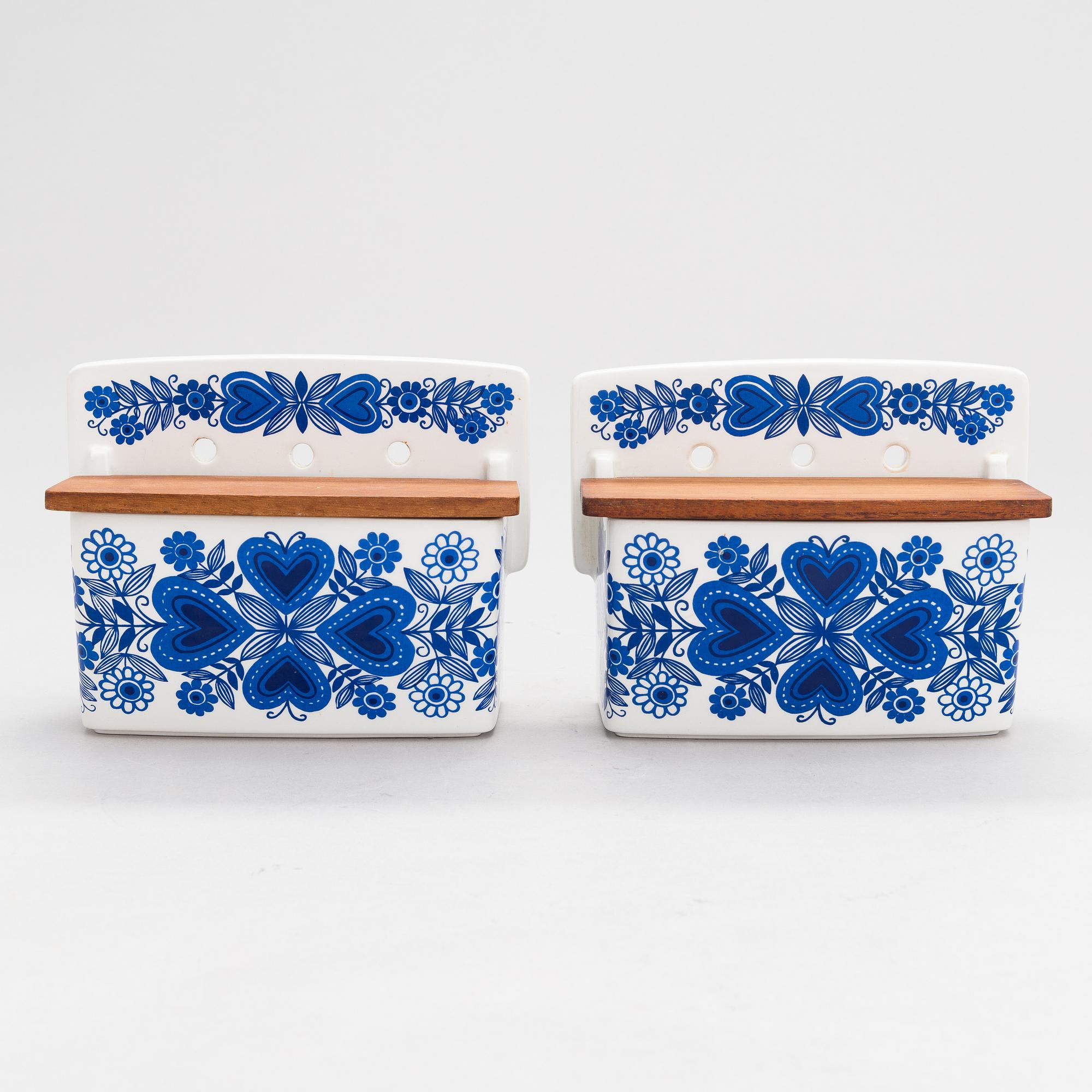 Raija Uosikkinen, Two faience wall jars "Sirpa"for Arabia, 1960s.